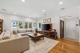 8 Lewis Ln, Port Washington, NY 11050 - Photo 12