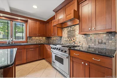 8 Lewis Lane, Port Washington, NY 11050 - Photo 6