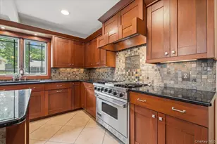 8 Lewis Ln, Port Washington, NY 11050 - Photo 6