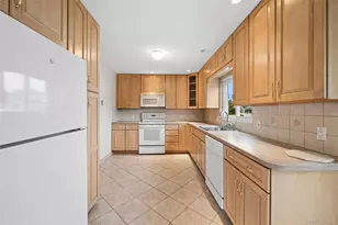 199 Sycamore Ave, Bethpage, NY 11714 - Photo 4