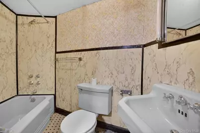 1124 E 213th Street, Bronx, NY 10469 - Photo 22