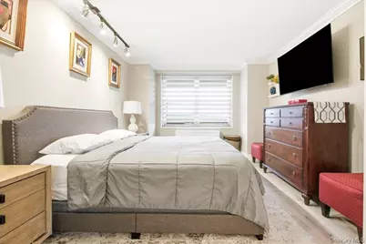 70-25 Yellowstone Boulevard #9J, Forest Hills, NY 11375 - Photo 6