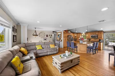 17 Seaver Lane, Smithtown, NY 11787 - Photo 4