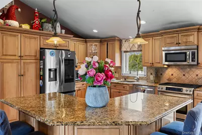 17 Seaver Lane, Smithtown, NY 11787 - Photo 6