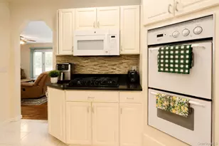 354 Petticoat Ln, Bloomingburg, NY 12721 - Photo 12