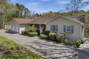 18 Beaver Ln W, Westhampton, NY 11977 - Photo 2