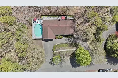 18 Beaver Lane W, Westhampton, NY 11977 - Photo 2