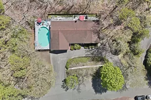 18 Beaver Ln W, Westhampton, NY 11977 - Photo 2