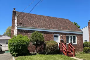 27 5th Ave, Westbury, NY 11590 - Photo 2