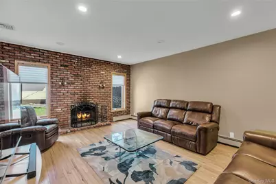 132 Washington Avenue, Plainview, NY 11803 - Photo 16