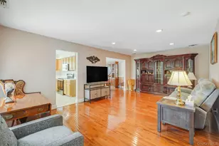 41 Theodore Dr, Coram, NY 11727 - Photo 8