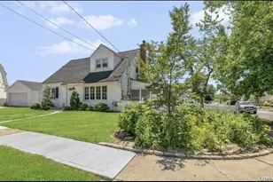 22 Pine Ln, Valley Stream, NY 11581 - Photo 12