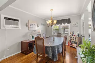 21 Reese Pl, Farmingdale, NY 11735 - Photo 4