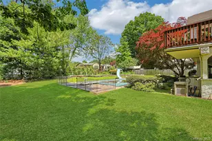 25 Tennyson Dr, Nanuet, NY 10954 - Photo 2