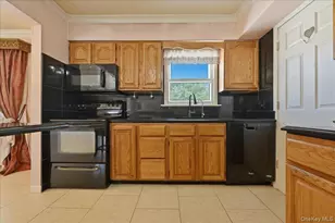 82 Morris Dr, East Meadow, NY 11554 - Photo 8