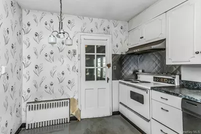 461 Madison Avenue, West Hempstead, NY 11552 - Photo 12