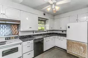461 Madison Ave, West Hempstead, NY 11552 - Photo 10