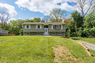 5 Idlewild Dr, Poughkeepsie, NY 12601 - Photo 2