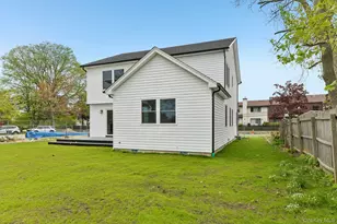 384 Scudder Ave, Copiague, NY 11726 - Photo 30