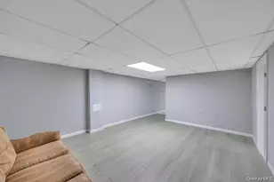 30 Andover Ln, Hicksville, NY 11801 - Photo 32