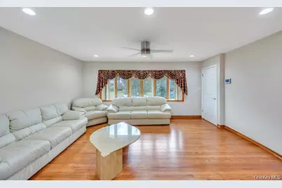 30 Andover Lane, Hicksville, NY 11801 - Photo 8