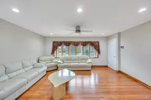 30 Andover Ln, Hicksville, NY 11801 - Photo 8