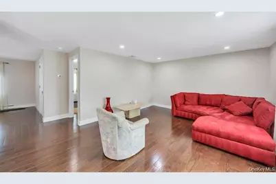 30 Andover Lane, Hicksville, NY 11801 - Photo 22