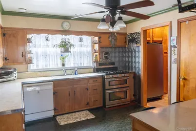[Address not provided], Lindenhurst, NY 11757 - Photo 18