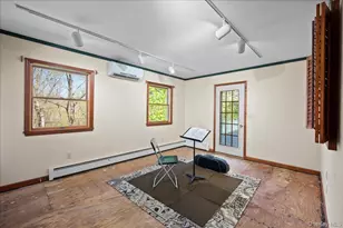 13 Hart Dr, Poughkeepsie, NY 12603 - Photo 18