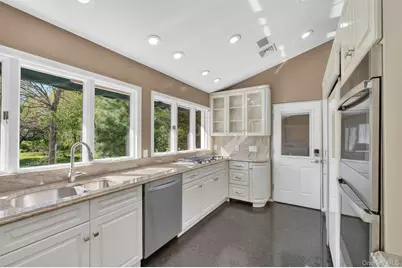 18 Millbank Road, Poughkeepsie, NY 12603 - Photo 2