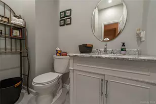 34 Paddington Cir, Smithtown, NY 11787 - Photo 8