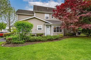34 Paddington Cir, Smithtown, NY 11787 - Photo 2