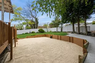 115 Morewood Dr, Smithtown, NY 11787 - Photo 38