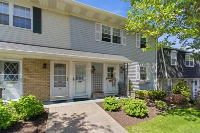 10 Harbour Lane #4B, Oyster Bay, NY 11771 - Photo 2