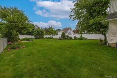 215 Lakeview Avenue, Rockville Centre, NY 11570 - Photo 2