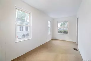 215 Lakeview Ave, Rockville Centre, NY 11570 - Photo 16