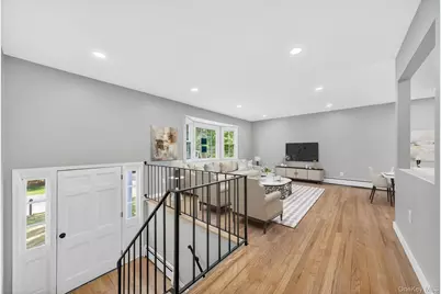 8 Mockingbird Lane, Poughkeepsie, NY 12601 - Photo 4