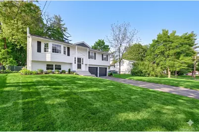 8 Mockingbird Lane, Poughkeepsie, NY 12601 - Photo 2