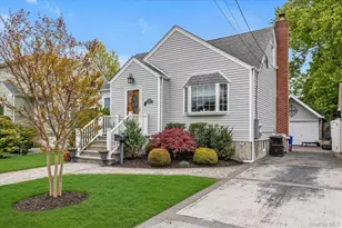 1700 Rugby Rd, Merrick, NY 11566 - Photo 22