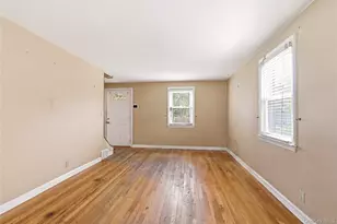 325 White Rd, Mineola, NY 11501 - Photo 4