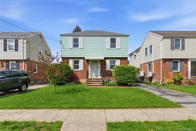 325 White Road, Mineola, NY 11501 - Photo 2