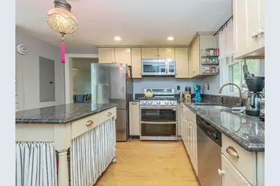 130 Mott Avenue, Roslyn, NY 11576 - Photo 12