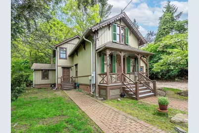 130 Mott Avenue, Roslyn, NY 11576 - Photo 2