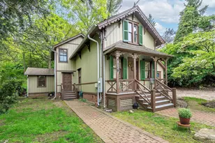 130 Mott Ave, Roslyn, NY 11576 - Photo 2