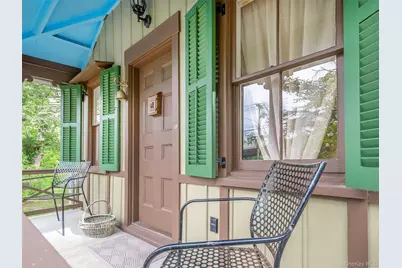 130 Mott Avenue, Roslyn, NY 11576 - Photo 6