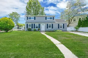 48 Hollyhock Rd, Levittown, NY 11756 - Photo 2