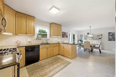 695 Higbie Lane, West Islip, NY 11795 - Photo 12