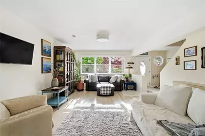 695 Higbie Lane, West Islip, NY 11795 - Photo 6