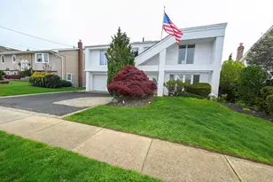 2912 Bay Dr, Merrick, NY 11566 - Photo 4