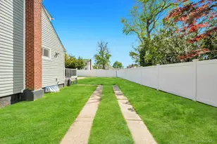 543 Coolidge Ave, Rockville Centre, NY 11570 - Photo 30